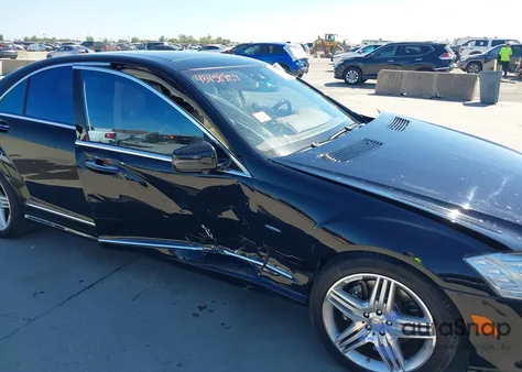 2012 Mercedes-Benz S 550 из США, поврежденный, VIN WDDNG7DB7CA463070